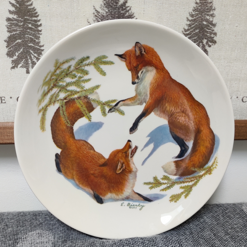 Vintage 1977 Edward J. BierlyLimited Edition Christmas Plate 'Foxes & Evergreen' - Picture 1 of 7
